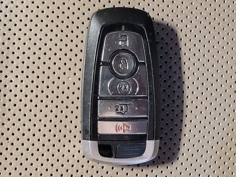 Used 2018 Ford Expedition XLT w/ Equipment Group 202A RWD image 32