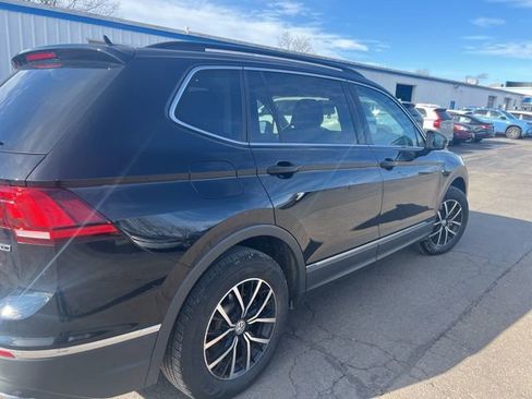 Used 2021 Volkswagen Tiguan SE w/ Panoramic Sunroof Package image 5
