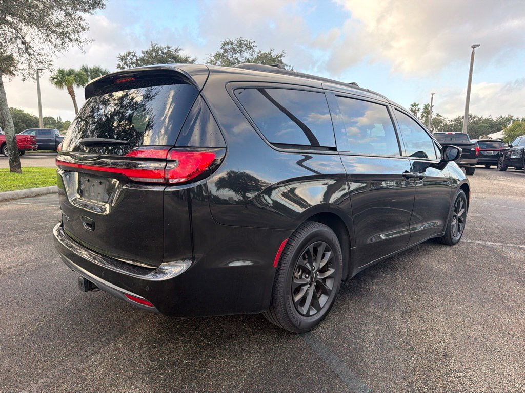 Used 2021 Chrysler Pacifica Touring-L w/ S Appearance Package FWD image 7