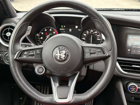 Used 2022 Alfa Romeo Giulia Veloce image 24