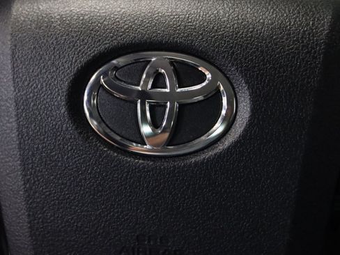 Used 2021 Toyota Prius LE FWD image 40