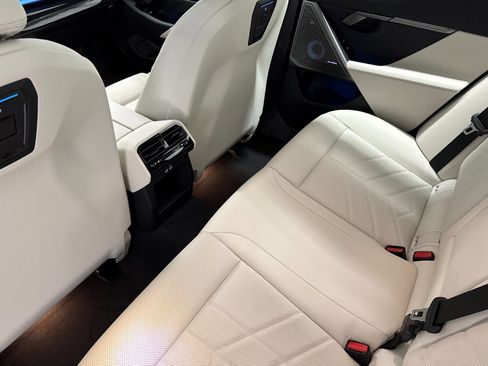 Used 2025 BMW i5 M60 w/ Executive Package image 19