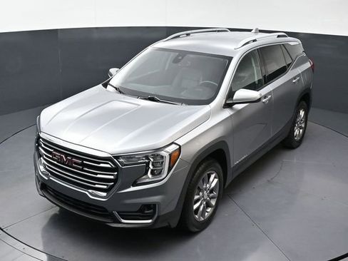 Used 2024 GMC Terrain SLT image 21