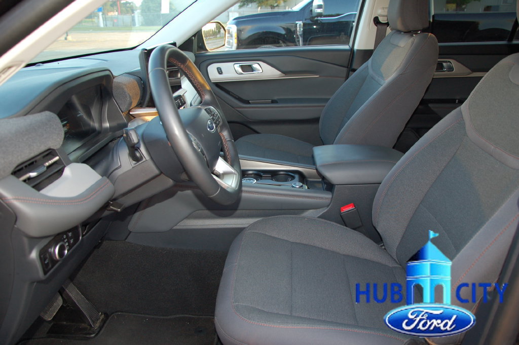 Used 2025 Ford Explorer Active RWD image 9