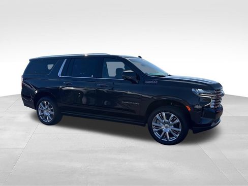 Used 2024 Chevrolet Suburban High Country AWD/4WD image 2