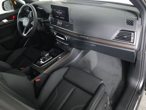 Used 2025 Audi Q5 e Premium Plus w/ Premium Plus Package image 19