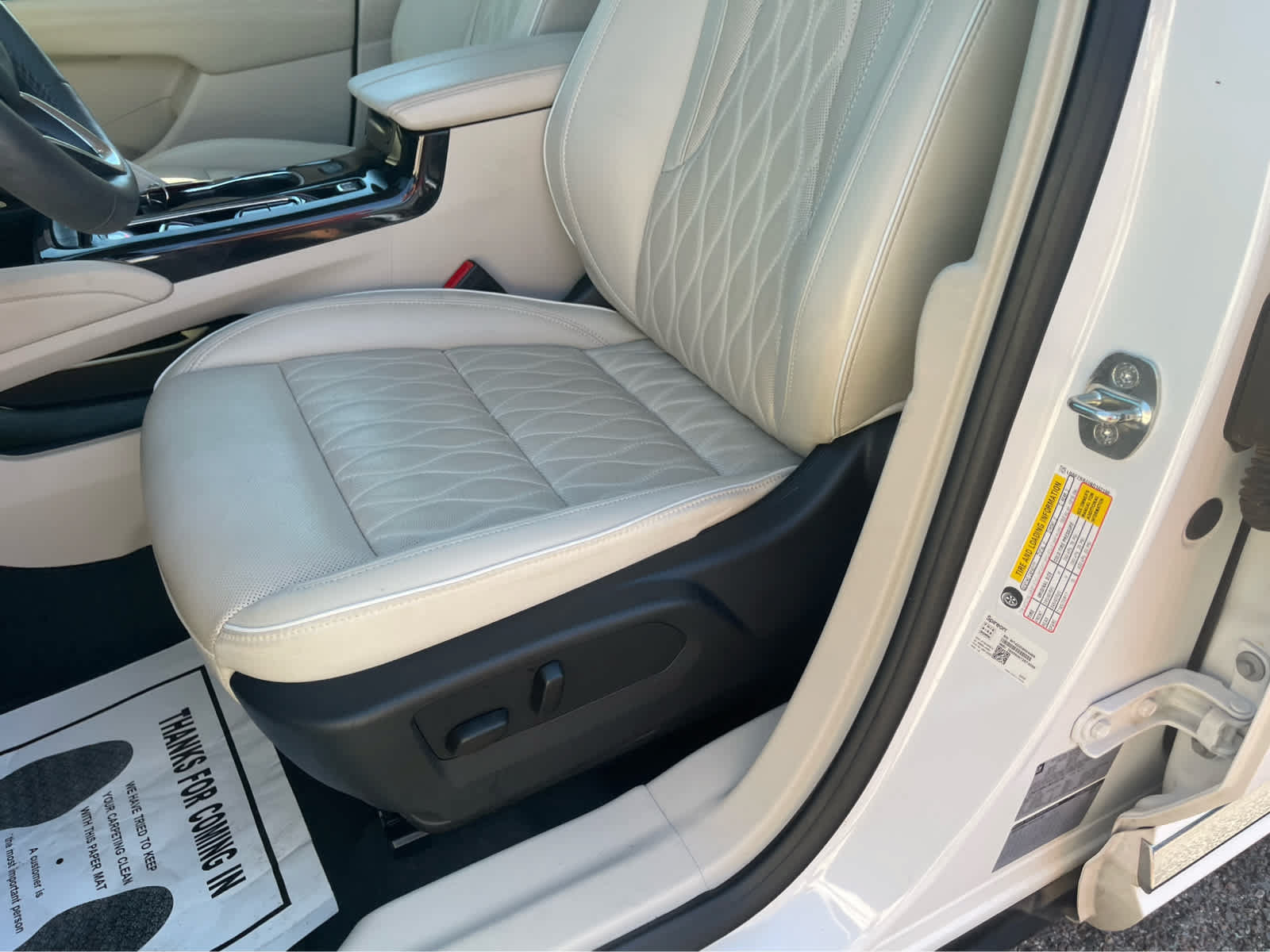 Used 2022 Buick Envision Avenir w/ Technology Package II FWD image 13