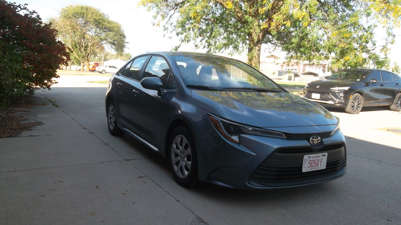 Used 2024 Toyota Corolla LE FWD image 2