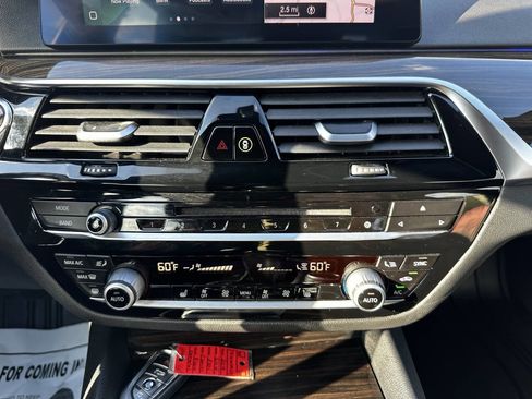 Used 2019 BMW 530i w/ Convenience Package image 35