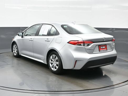 Used 2025 Toyota Corolla LE FWD image 4