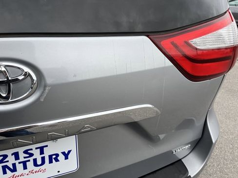 Used 2017 Toyota Sienna Limited image 13