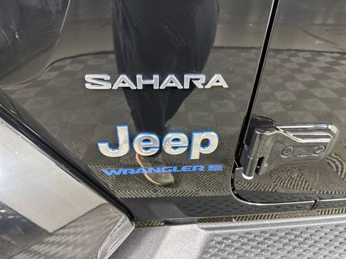 Used 2023 Jeep Wrangler Unlimited Sahara w/ Cold Weather Group image 10