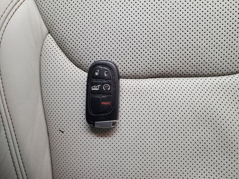 Used 2019 Jeep Cherokee Limited w/ Luxury Group image 32