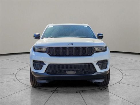 New 2025 Jeep Grand Cherokee Altitude image 15