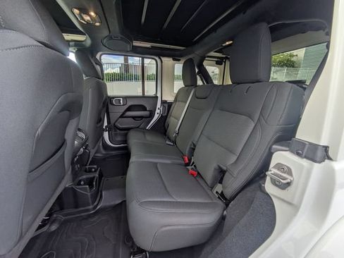 Used 2020 Jeep Wrangler Unlimited Sahara AWD/4WD image 14