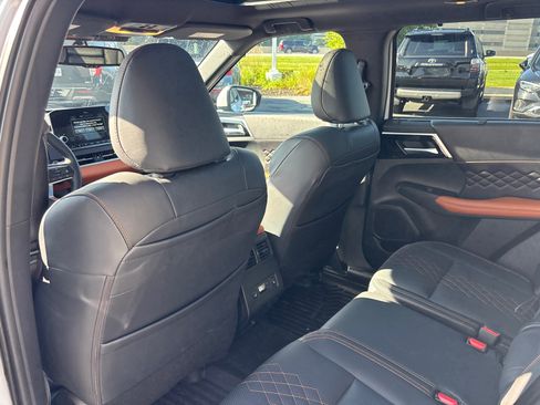 Used 2024 Mitsubishi Outlander SEL AWD/4WD image 27