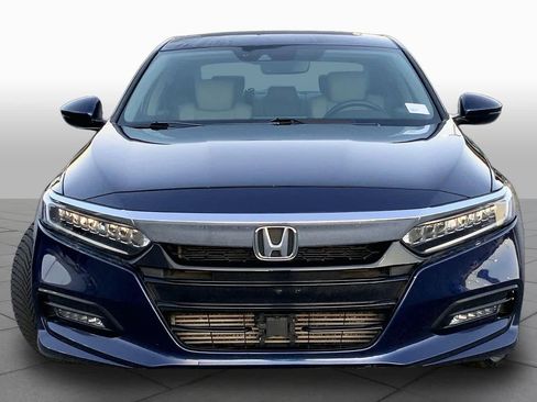 Used 2018 Honda Accord Touring image 4