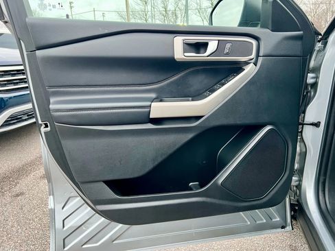 Used 2022 Ford Explorer XLT w/ Equipment Group 202A image 39