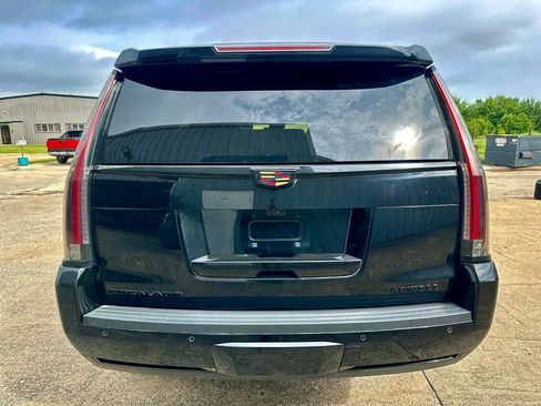 Used 2019 Cadillac Escalade Premium Luxury w/ Escalade Sport Edition AWD/4WD image 5