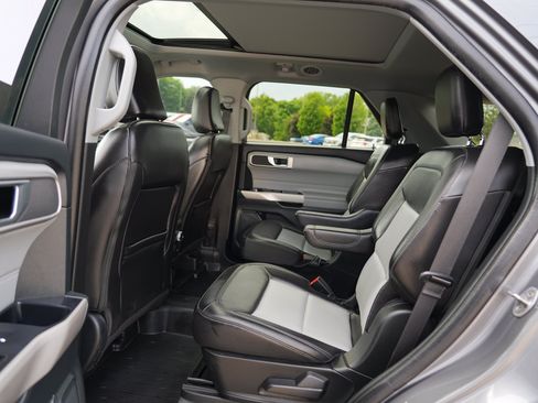 Used 2023 Ford Explorer XLT w/ Equipment Group 202A AWD/4WD image 21