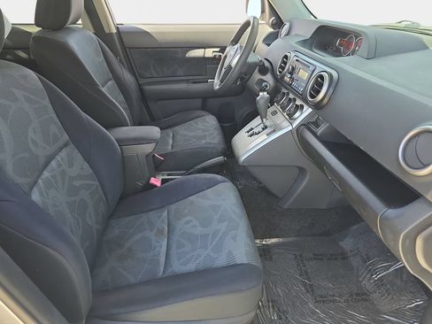Used 2012 Scion xB FWD image 12