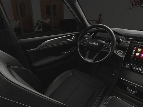 New 2025 Jeep Grand Cherokee Altitude image 18