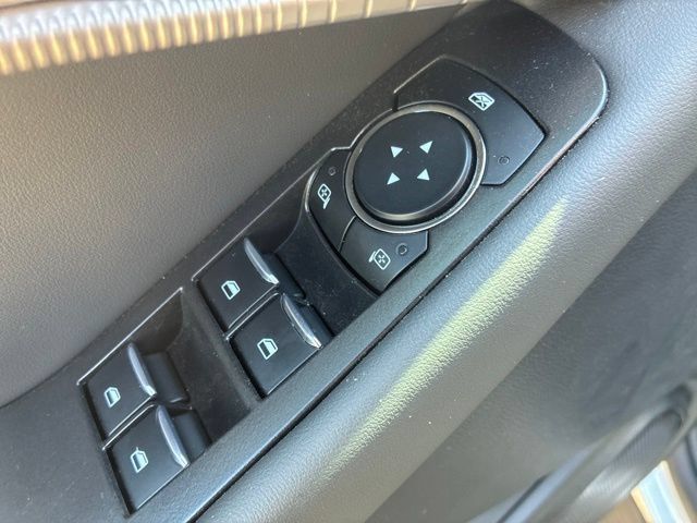 Used 2025 Ford Explorer Active w/ Active Comfort Package RWD image 16