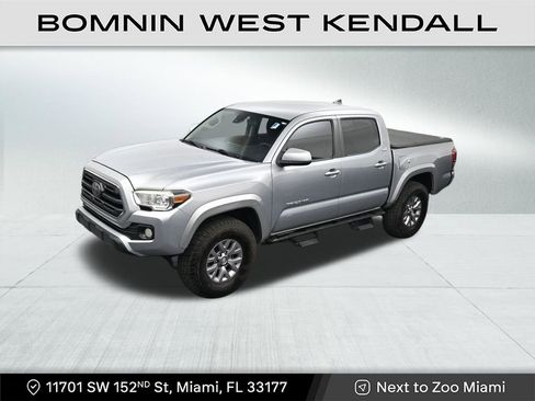 Used 2019 Toyota Tacoma SR5 w/ SR5 Appearance Package (SM) image 13