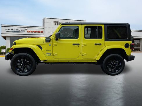 Used 2022 Jeep Wrangler Unlimited Sahara w/ Cold Weather Group image 2