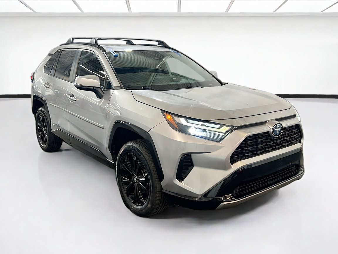 Used 2022 Toyota RAV4 SE w/ Convenience Package AWD/4WD image 3