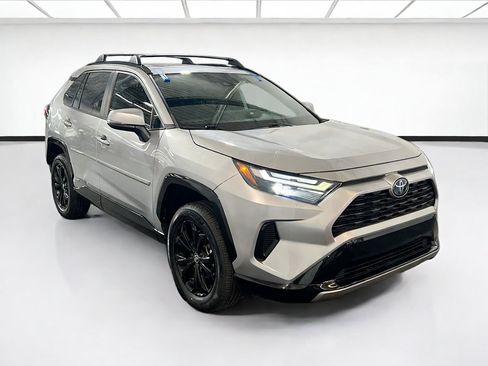 Used 2022 Toyota RAV4 SE w/ Convenience Package AWD/4WD image 3
