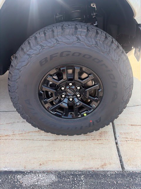 New 2026 Ford Bronco Raptor w/ Interior Carbon Fiber Pack AWD/4WD image 9