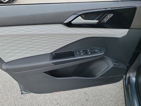 Used 2023 Volkswagen Taos S image 15