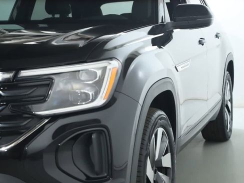 Used 2024 Volkswagen Atlas Cross Sport SE image 4