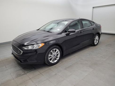 Used 2020 Ford Fusion SE image 2
