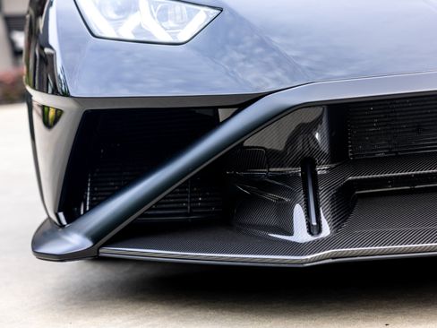 Used 2021 Lamborghini Huracan STO RWD image 5