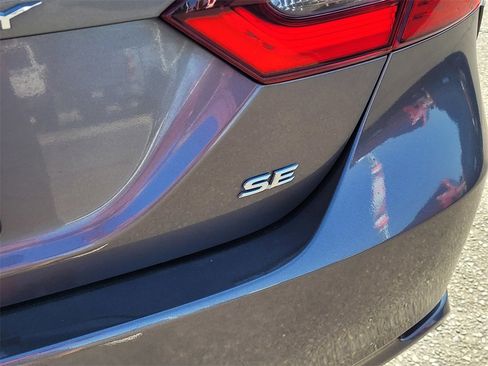 Used 2022 Toyota Camry SE image 6