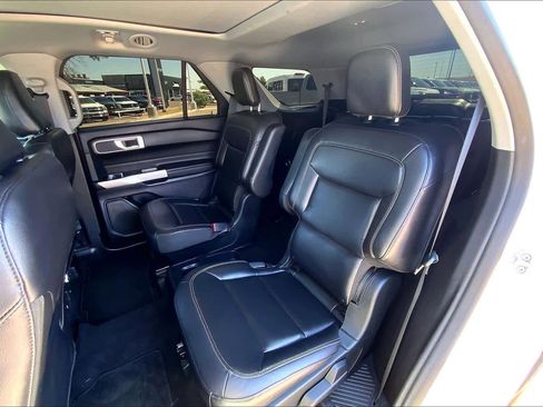 Certified 2021 Ford Explorer XLT w/ Equipment Group 202A AWD/4WD image 21
