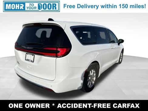 Used 2024 Chrysler Pacifica Touring-L image 5