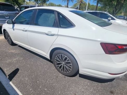 Used 2019 Volkswagen Jetta SE w/ Cold Weather Package FWD image 6