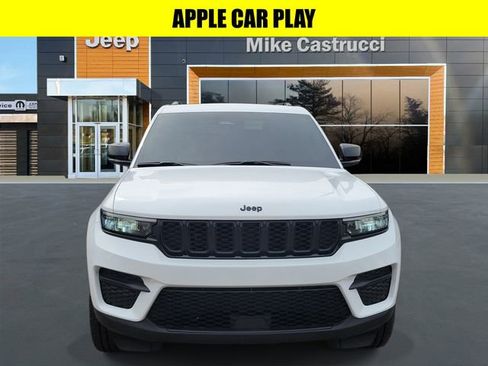 Used 2023 Jeep Grand Cherokee Altitude image 2