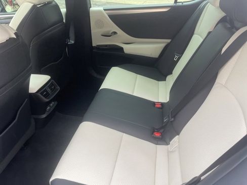 Used 2022 Lexus ES 300h F Sport image 33