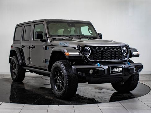 Used 2024 Jeep Wrangler Unlimited image 5