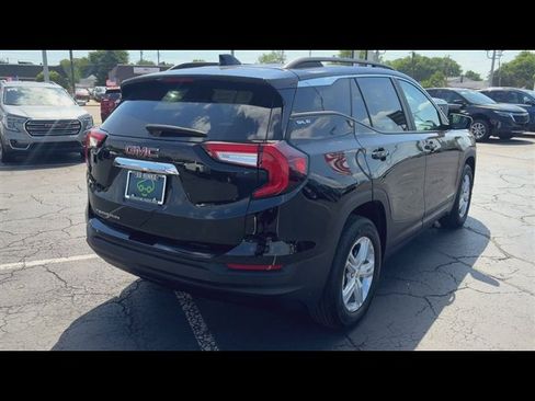 Used 2024 GMC Terrain SLE w/ Driver Convenience Package FWD image 8