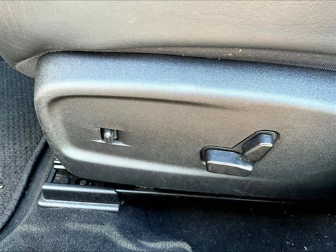 Used 2023 Chrysler 300 C RWD image 37
