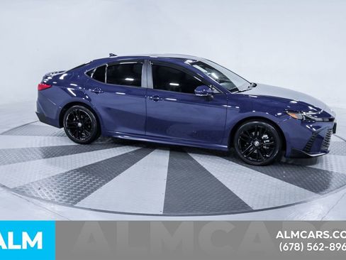 Used 2025 Toyota Camry SE image 13