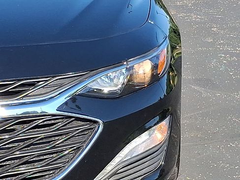 Used 2021 Chevrolet Malibu LT FWD image 28