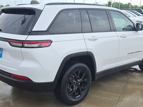 Certified 2024 Jeep Grand Cherokee Altitude AWD/4WD image 5