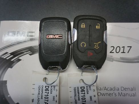 Used 2017 GMC Acadia SLE FWD image 16