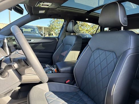 Used 2025 Volkswagen Atlas Cross Sport SEL Premium R-Line image 12